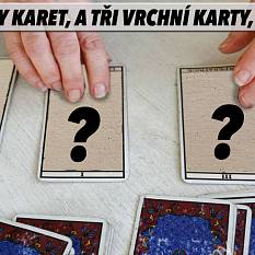 Tři balíčky karet, a na nich tři vrchní karty, co ukáží?