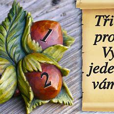 Tři oříšky pro štěstí. Vyberte jeden. Ukáže vám štěstí.